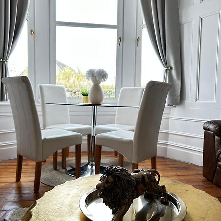 The Lazy Lion - Spacious 2 Bedroom - Town Centre Holiday Home Apartment Port Glasgow Luaran gambar