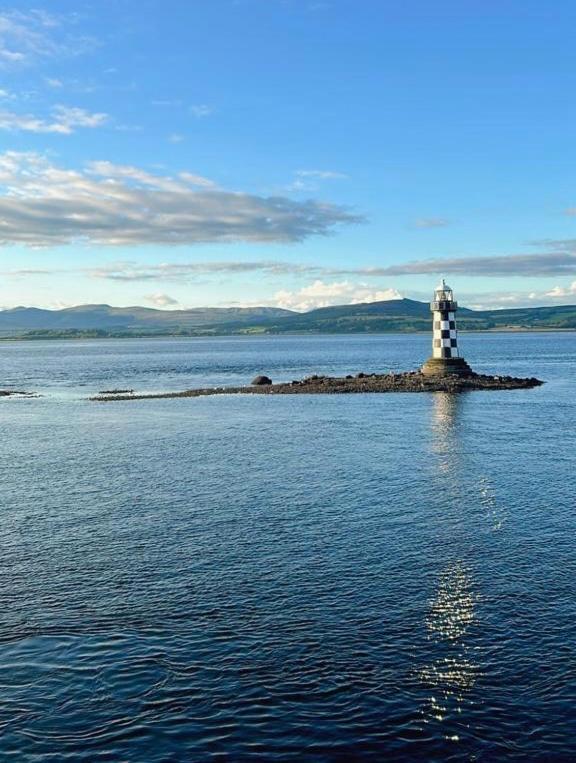 The Lazy Lion - Spacious 2 Bedroom - Town Centre Holiday Home Apartment Port Glasgow Luaran gambar