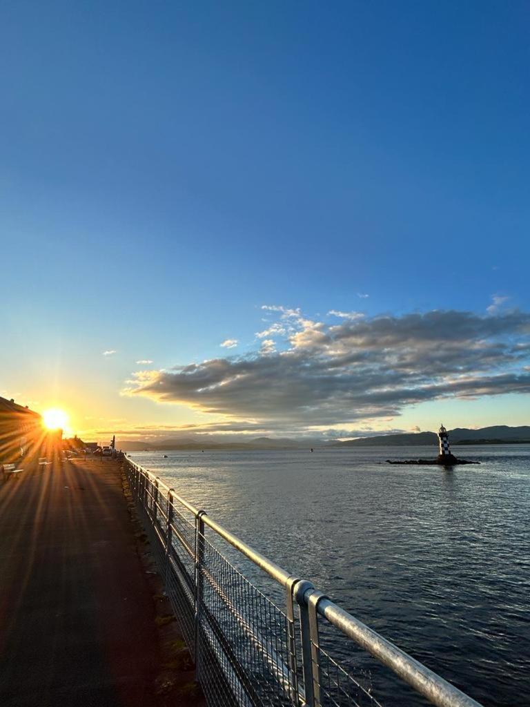 The Lazy Lion - Spacious 2 Bedroom - Town Centre Holiday Home Apartment Port Glasgow Luaran gambar
