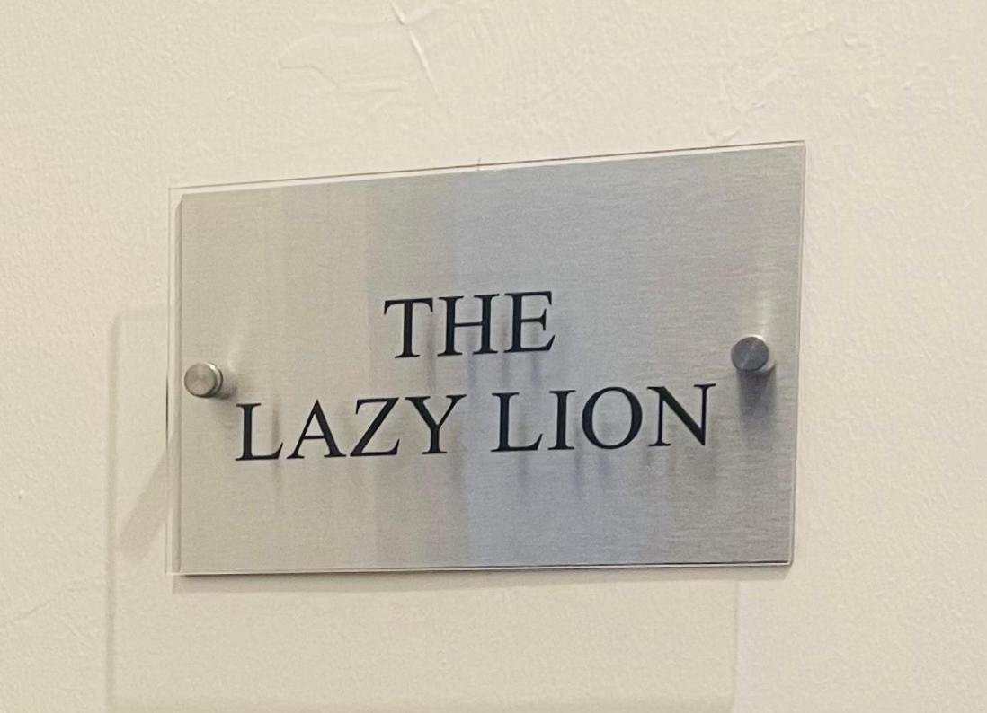 The Lazy Lion - Spacious 2 Bedroom - Town Centre Holiday Home Apartment Port Glasgow Luaran gambar