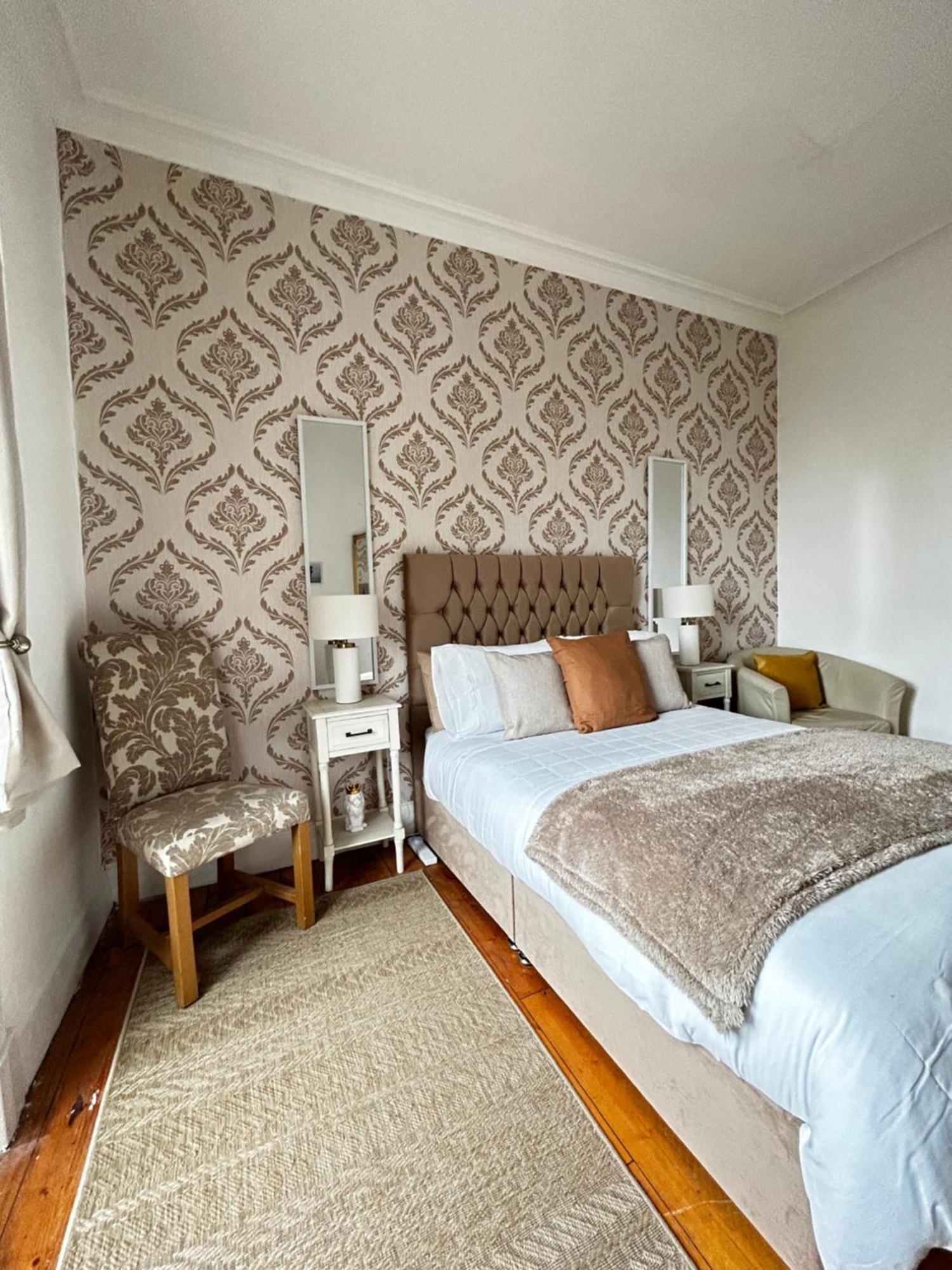 The Lazy Lion - Spacious 2 Bedroom - Town Centre Holiday Home Apartment Port Glasgow Luaran gambar
