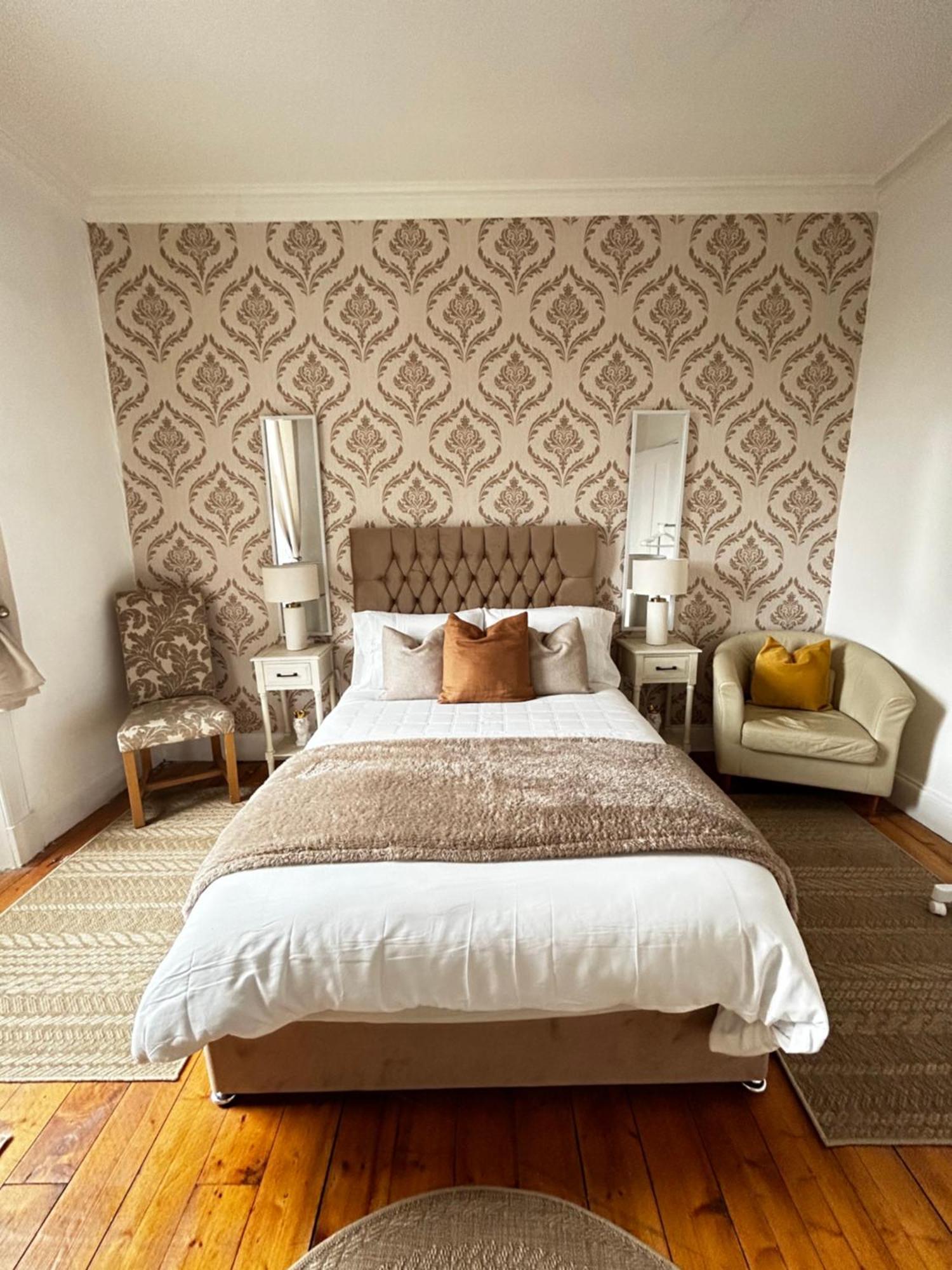 The Lazy Lion - Spacious 2 Bedroom - Town Centre Holiday Home Apartment Port Glasgow Luaran gambar