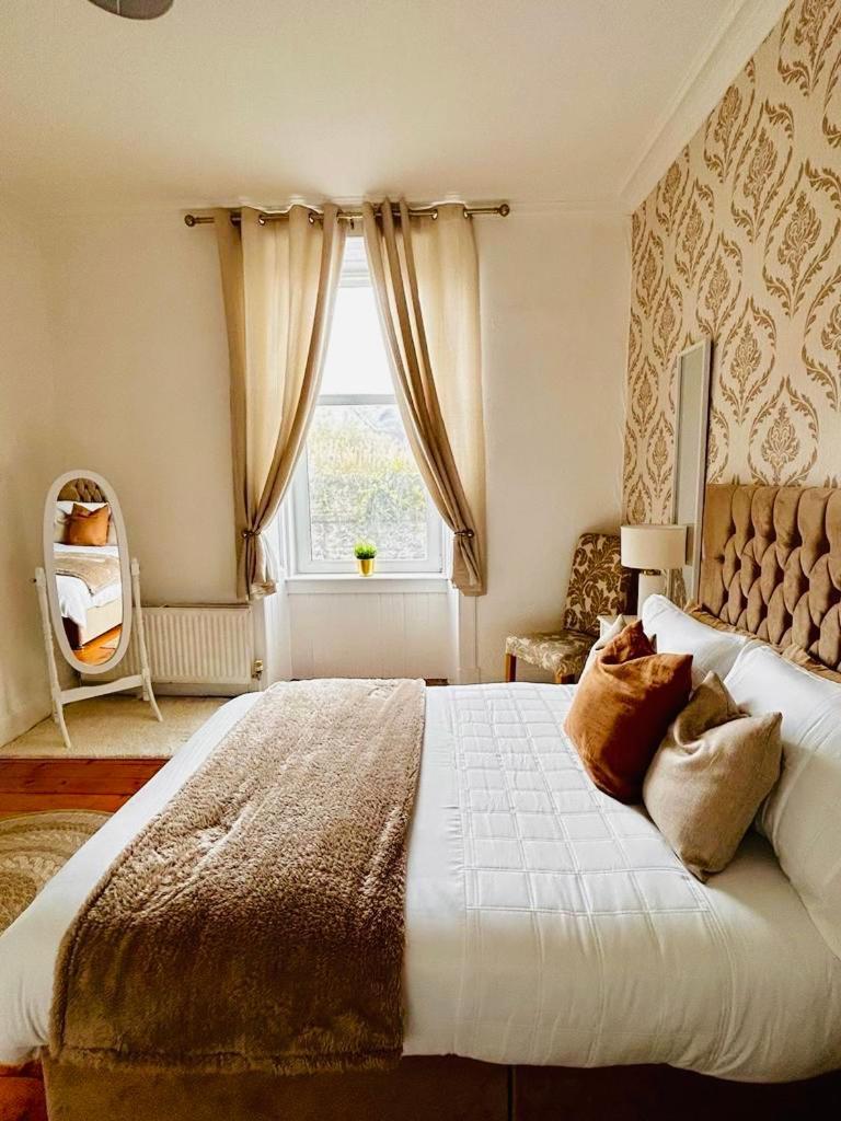 The Lazy Lion - Spacious 2 Bedroom - Town Centre Holiday Home Apartment Port Glasgow Luaran gambar